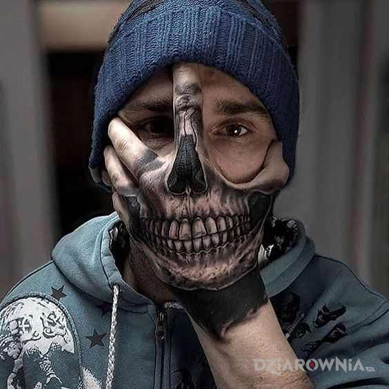 Tatuaż czaszka na dłoni - czaszki