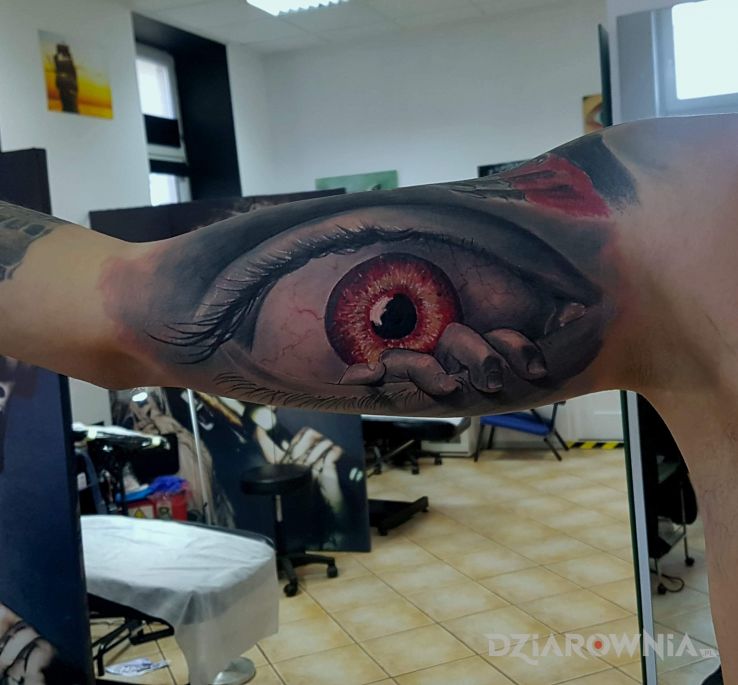 Tatuaż okooo - realistyczne