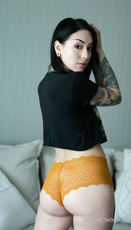 Tatuaż zadek - kolorowe