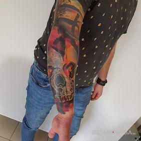 Symbol muzyki którą kocham, na tle czaszki ..(Trance).