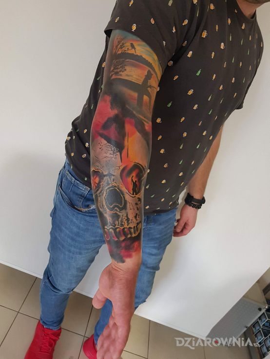 Tatuaż symbol muzyki którą kocham na tle czaszki trance - rękawy