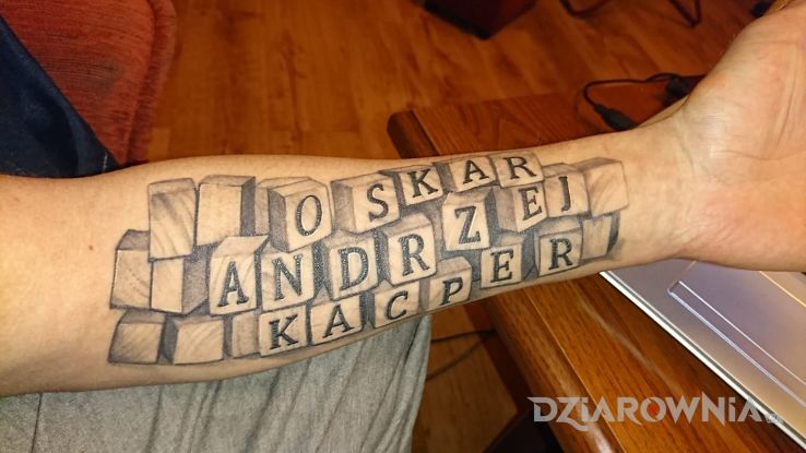 Tatuaż dzieciaki - napisy