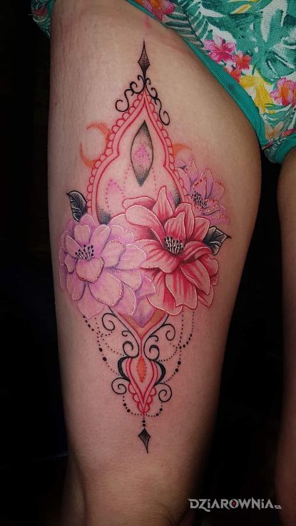 Tatuaż mandala w kolorze - mandale