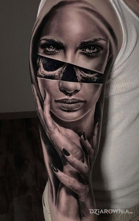 Tatuaż pod twarzą - realistyczne