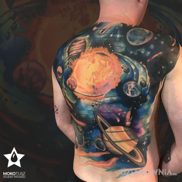 Tatuaż kosmos - kolorowe
