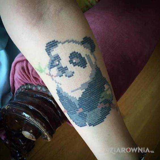 Tatuaż urocza panda - zwierzęta