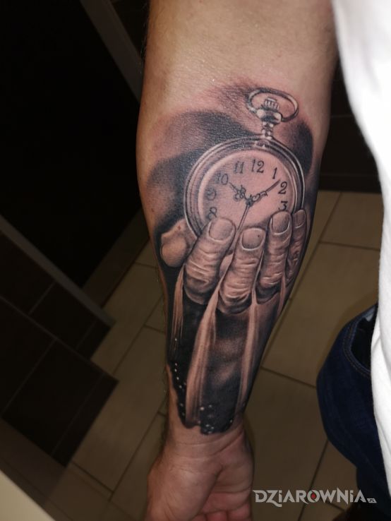 Tatuaż zegar na przedramie - pozostałe