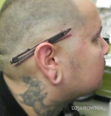 Tatuaż długopis - realistyczne