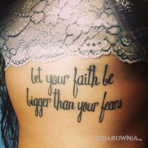 Tatuaż dewiza - napisy