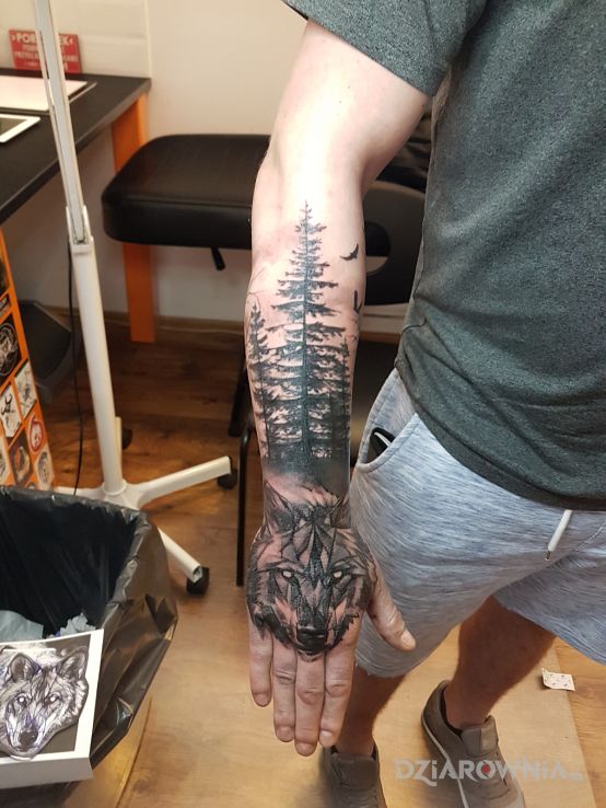 Tatuaż wilk las - zwierzęta