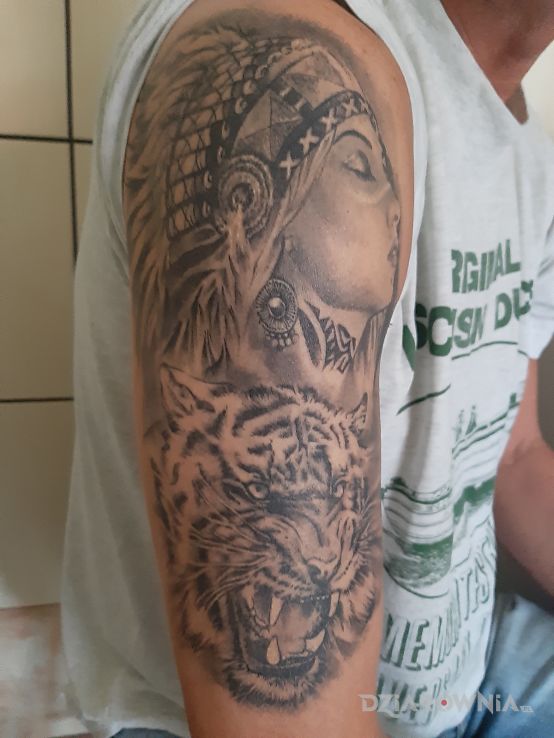 Tatuaż indianka i tygrys - indiańskie