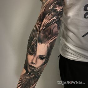 Kobieta ze skrzydłami