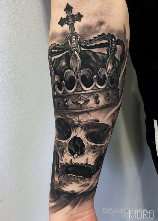 Tatuaż czacha w koronie - realistyczne