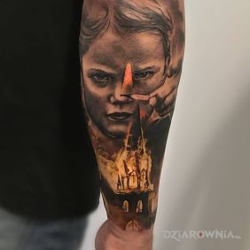 Dziewczyna z zapałką