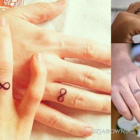 Znak nieskończoności na palcach 